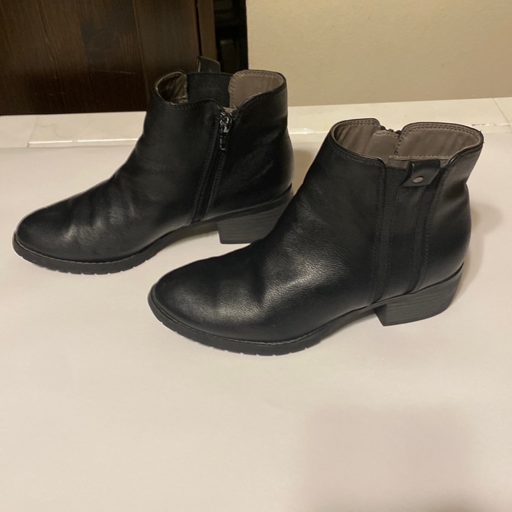 EURO SOFT BY SOFFT WOMEN,S black leather boots size 6.5 M